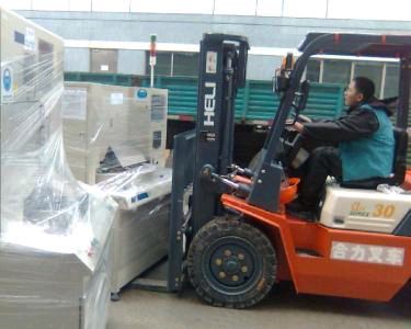 高效便捷的叉車(chē)租賃與裝卸服務(wù) 您的全天候物流解決方案